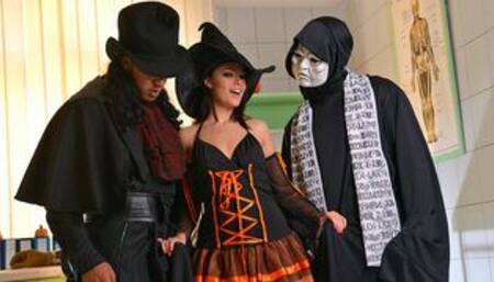 Adorable busty brunette Ava Dalush nailed in the mouth