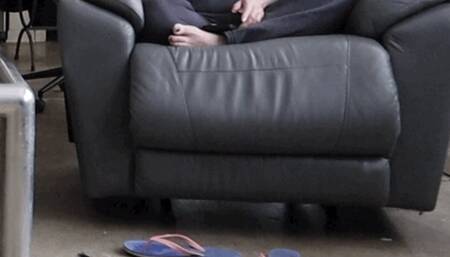 LEAKED VIDEO CAPTURED ANNABELLE GODIVA'S BARE FEET IN FLIP FLOPS AND BARE WHILE SHE CONTESTS WAIT FOR IT YOU SEE HER SOLES AT THE VERY END