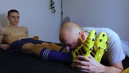 Barefoot socer player Keller