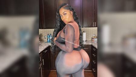 Shaking this thick ass on your throbbing cock daddy ????