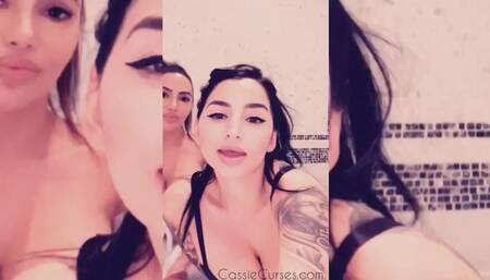 Bathtub pussy fun ????