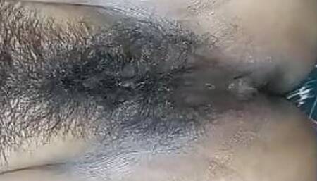 Desi bhabhi ki chut me ungli kiya