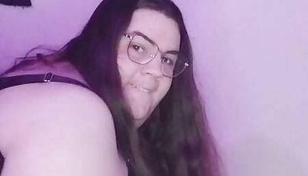 a bbw  plays with a dildo
