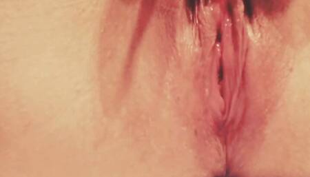 Volim da je diram... I like to touch her
