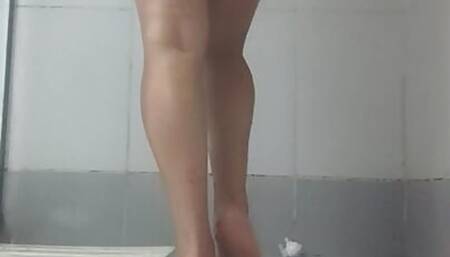 brunette bath