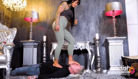 I trample a face with scented sports feet!  ( Barefoot Trampling incl POV with Lady Nisha )  - 640p wmv