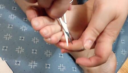 Ellie cuts her nails and then varnishes them