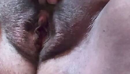 Shaking my ass and playing with my pussy