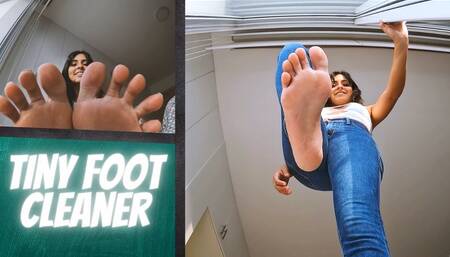 Tiny foot cleaner Last Chance - Enola - Giantess