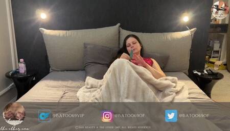 amateur MILF Lexi Toni has her pussy finger fucked to squirting orgasms