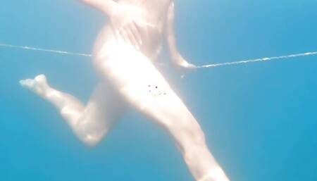 EROTIC UNDERWATER NUDE DANCING