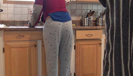 Moroccan Wife Gets Creampie Doggystyle Quickie In The Kitchen