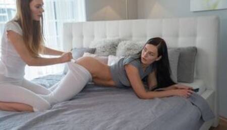 Two young models Leanne Lace and Elina De Lion fuck in the bed