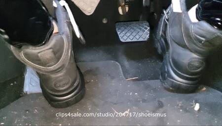 Driving a car in 3 perspectives 3