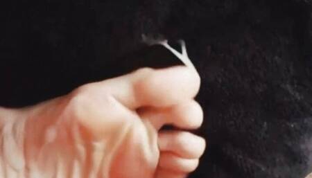 Ilandis masturbate and cum on self feet