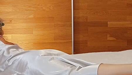 Selena's evening sex games in bed