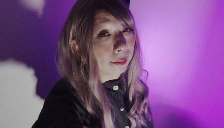 Japanese crossdresser cumshot in a colourful room.