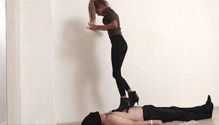 Candy trampling on broken glass 2 (MP4 FULL HD)