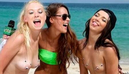 Esmi Lee and Gianna Nicole are enjoying dick-riding so much