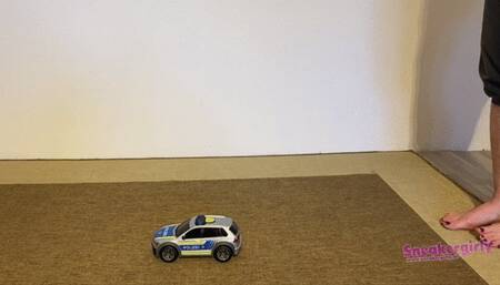 Sneaker-Girl Akira - Toy Police Car Crush