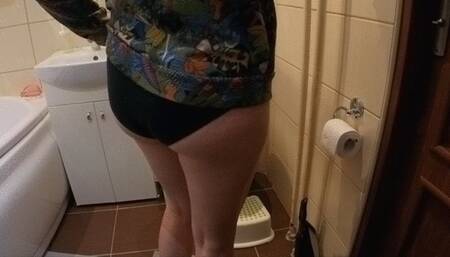 Huge cleavage & burning brownie-I had to wash my butt with water in a sink