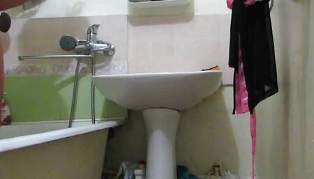 Beauty in the shower fights cellulite