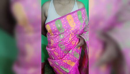 Indian hot sizzling bhabi Strips in Sharee