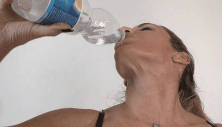 5 minutes of swallowing for Eleonore ( SWALLOW )