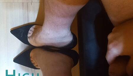 Guy in high heels masturbate and cum on shoes 2