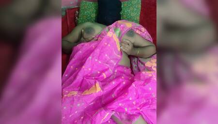 Desi Bhabi fingering pussy in sharee