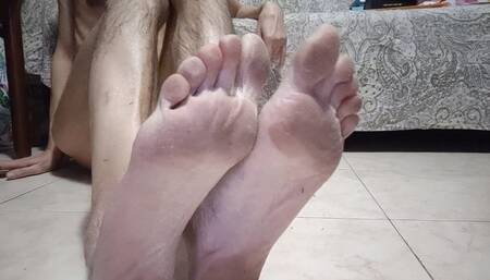 Dirty feet, hairy ass and flabby cock (avi)