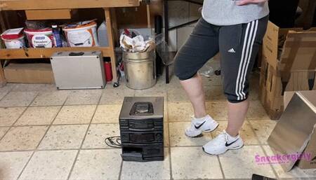 Sneaker-Girl Akira - Old Stereo Unit Crush