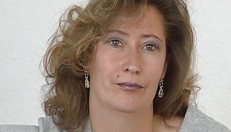 Milf to masturbate for the first time in front of the camera