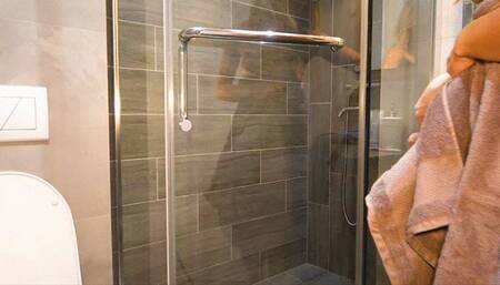 I see stepmom taking a shower