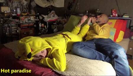 This young woman loves her little feet and allows me to kiss them and lick them (Jouanna & Bob45) HD