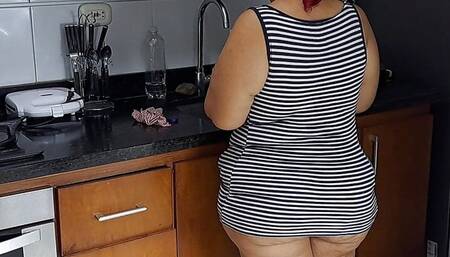 I surprise my stepmom in the kitchen, I want her to suck my dick