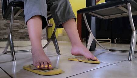 EXTREME SHOEPLAY IN YELLOW FLIP FLOPS BY LILIAN PART 3