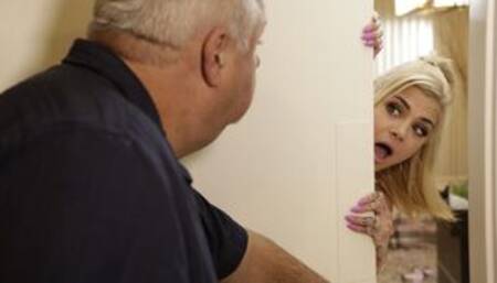 Two sweet babes Bonnie Rotten and Kiara Cole are enjoying lesbian sex