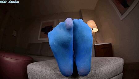 Goblin Goddess blue on blue pantyhose tease! - MP4