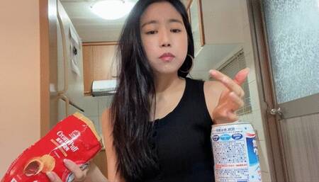 Giantess Aimee Defeated By Tiny Soldiers? Without YouTube Watermark