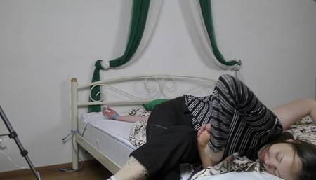 Dasha Returns * Adeline And Dasha's FEET * - WMV - clip is 10:46  min long -