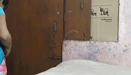 Khaana banaate samay mere Pati ne mujhe subah subah choa.