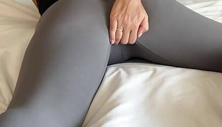 Showing off my tight ass in my gym leggings