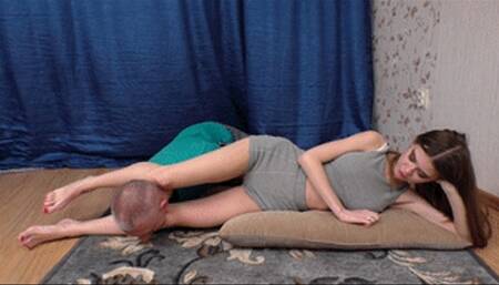 Teen chick holds boy's head between long legs, vf2578x 1080p