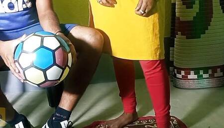 Soccer coach k bengali wife ki sath foot-baller Ka floor pe chudai