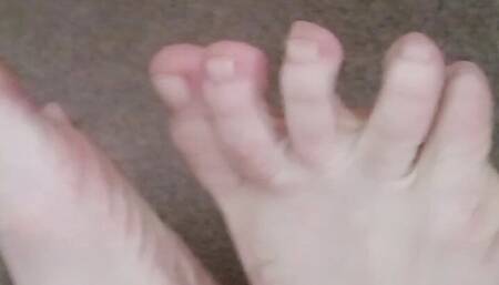 Hostys bare feet