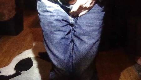 Wetting my jeans feels very good!