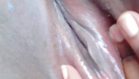 Wetnelly rubbing pussy