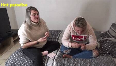 98 female sneezes (Miley, Solaine & Chloé) HD