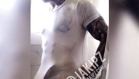 Jakipz Showing Off His Huge Cock In The Shower